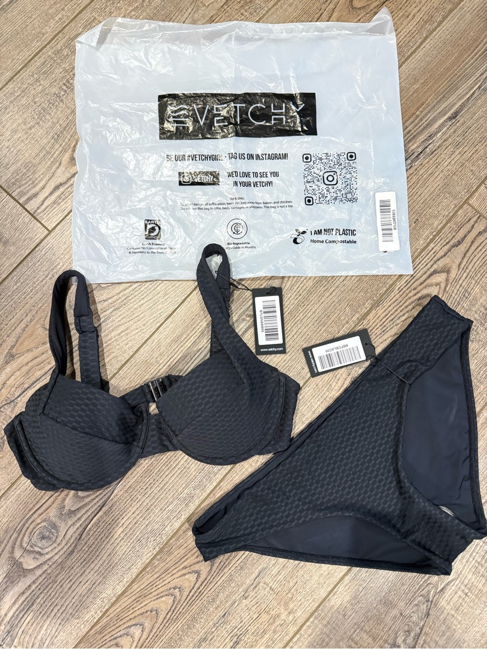 Vetchy Laguna Black Bikini Set Size Large New with Tags